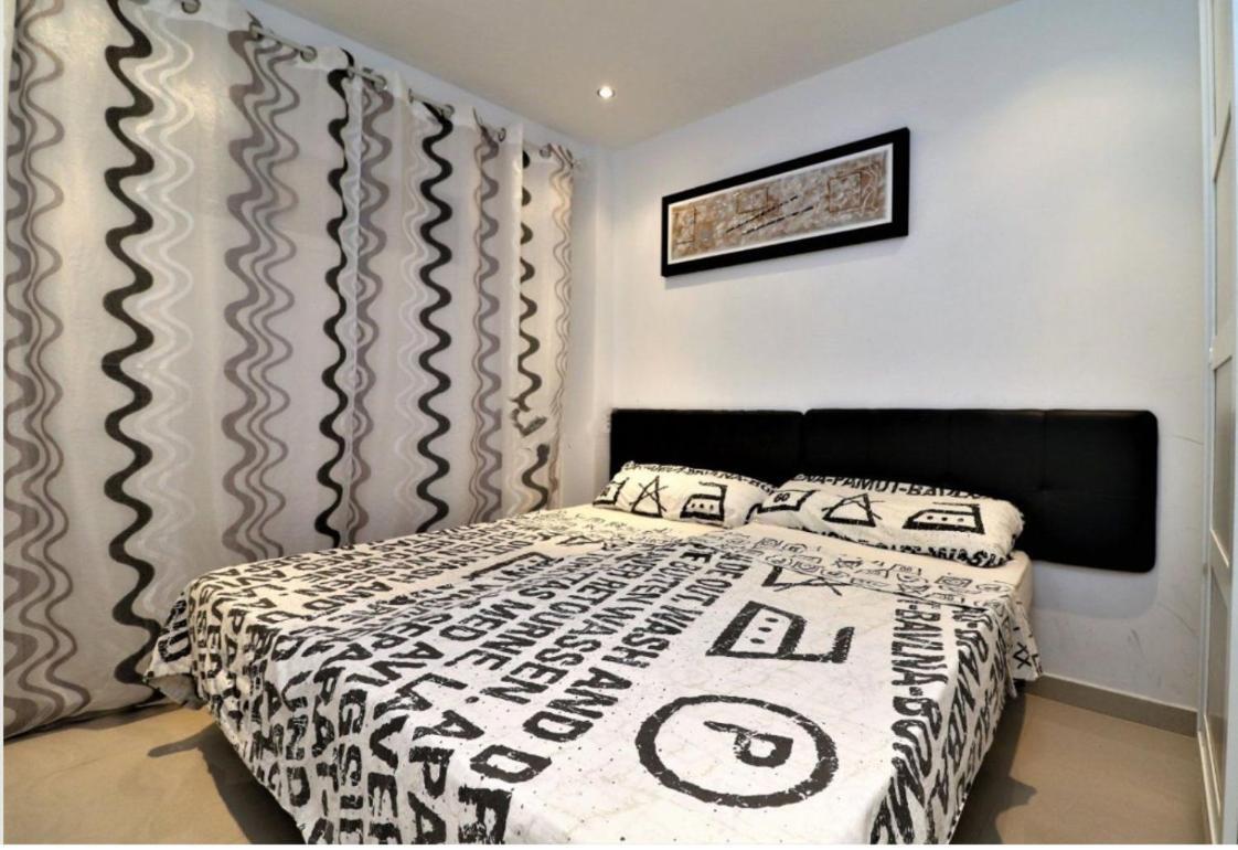 Levante Beachfront Luxury Apartment Μπένιντορμ Εξωτερικό φωτογραφία